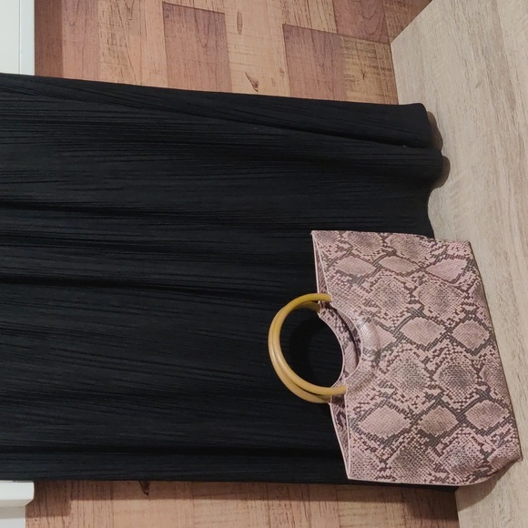 Bag and skirt - Picture 4 of 4